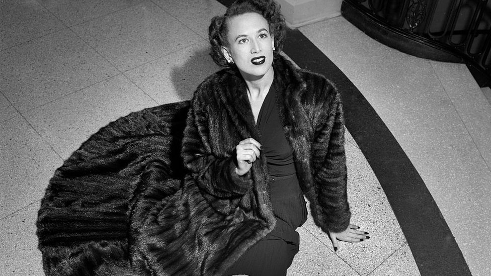 bunda, žena u bundi