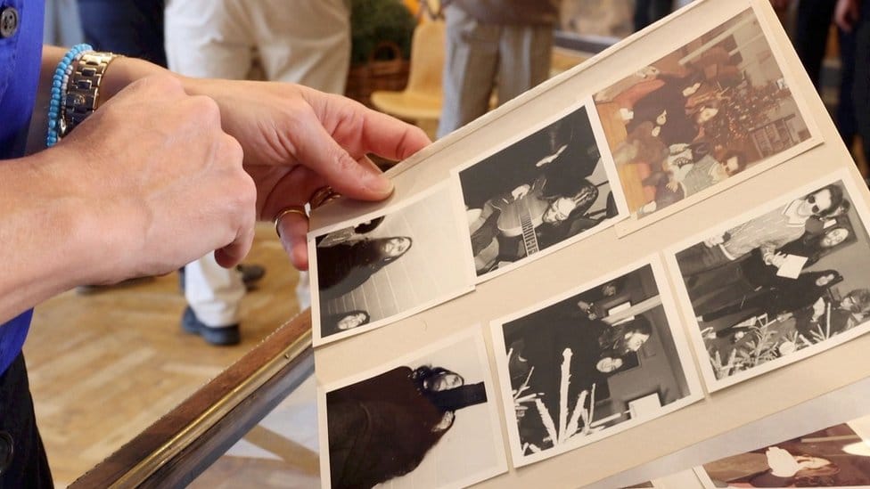 Muzika i Džon Lenon: Kaseta sa nikad objavljenom pesmom prodata za 50.000 evra 6 Photos of John Lennon is Denmark