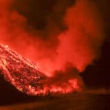 Erupcija vulkana u Španiji: Lava stigla do obala okeana, nadležni strahuju zbog otrovnih gasova, nestala i „čudesna kuća" 4