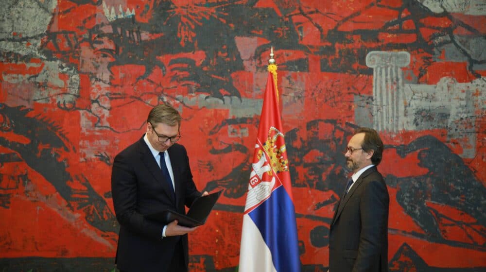Novi šef delegacije EU Emanuele Žofre uručio akreditivna pisma Vučiću 1