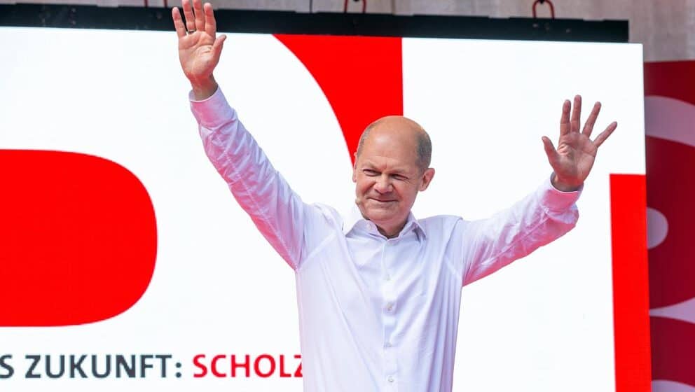 Miletić: U Srbiji ostaje rezervat jeftine radne snage; Momčilović: Važno skretanje od Merkelove politike 2 Miletić: U Srbiji ostaje rezervat jeftine radne snage; Momčilović: Važno skretanje od Merkelove politike 2