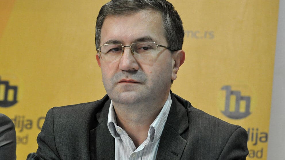Arsić: Motiv za jednokratna davanja uoči izbora nastojanje vlasti da dobije podršku birača, ali to će imati i svoje ekonomske posledice 1
