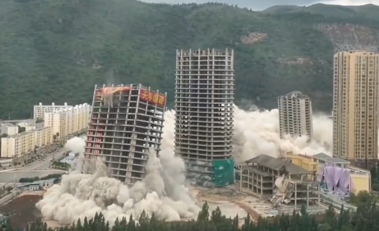 U Kini istovremeno srušeno 15 nebodera za 45 sekundi (VIDEO) 1