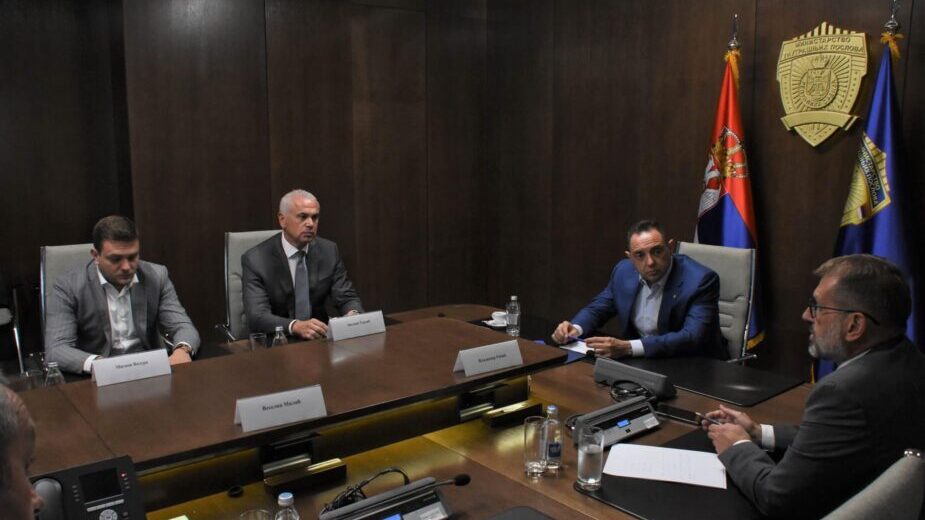 Ministar Vulin sa predstavnicima "Crvene zvezde" i "Partizana" o merama bezbednosti za predstojeći 165. derbi 2