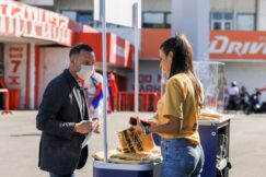 20210904153121_IMG_9425_resized_20210904_041234775 Uspela akcija pred meč “Orlova” - Mozzart donira milion dinara za lečenje male Vanje 3