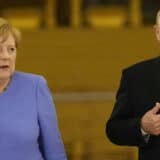 Putin: Angela, oprosti mi, molim te. Nisam hteo da te uznemirim 2