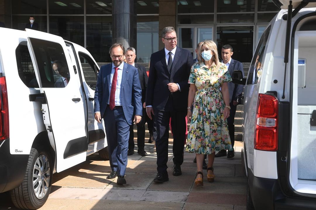Srbija dobila 26 specijalizovanih vozila za prevoz vakcina i medicinskog osoblja 2