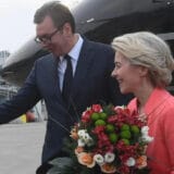 Ursula fon der Lajen u Beogradu, doček ispred Palate "Srbija" 12