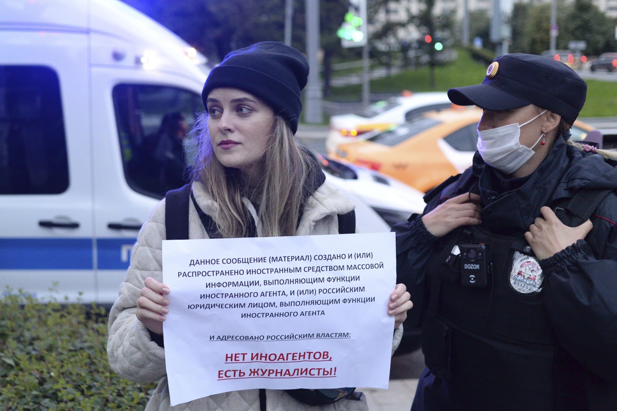 Ruska policija uhapsila tri novinarke koje su protestovale zbog represije nad medijima 2
