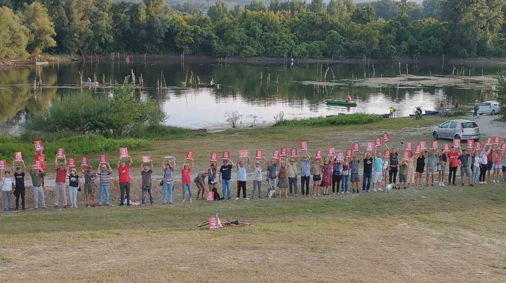 Na Šodrošu formiran živi zid kao otpor kriminalu, samovlašću, urbicidu i ekocidu (FOTO) 1