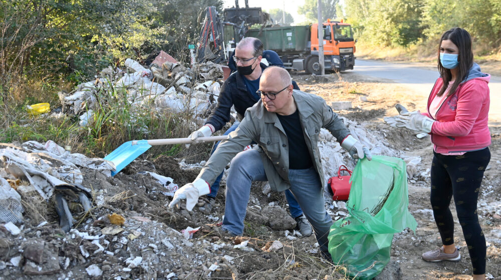 Vesić u akciji čišćenja deponije: Do kraja godine predviđeno da se odnese oko 8.000 kubika otpada 1