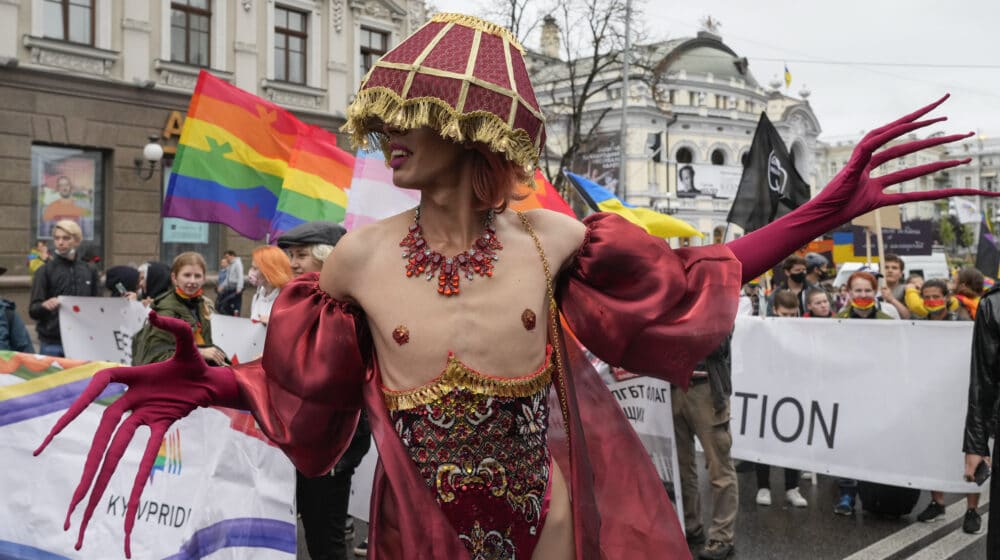 Više hiljada ljudi na Prajdu u Kijevu 1