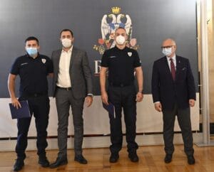 7 U Starom dvoru uručena rešenja o zaposlenju za 87 komunalnih milicajaca, do kraja godine konkurs za novih 150 (FOTO) 2