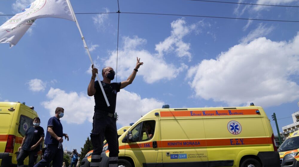 Stotine zdravstvenih radnika protestovale u Atini zbog obavezne vakcinacije 1