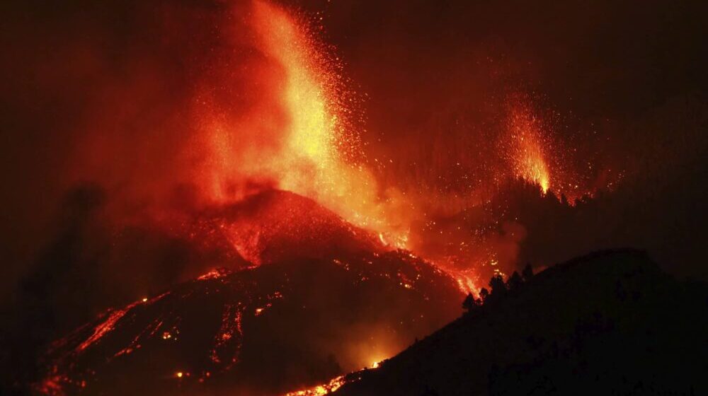 Lava i dalje izlazi iz vulkana na Kanarskim ostrvima, evakuisano 5.000 ljudi 1