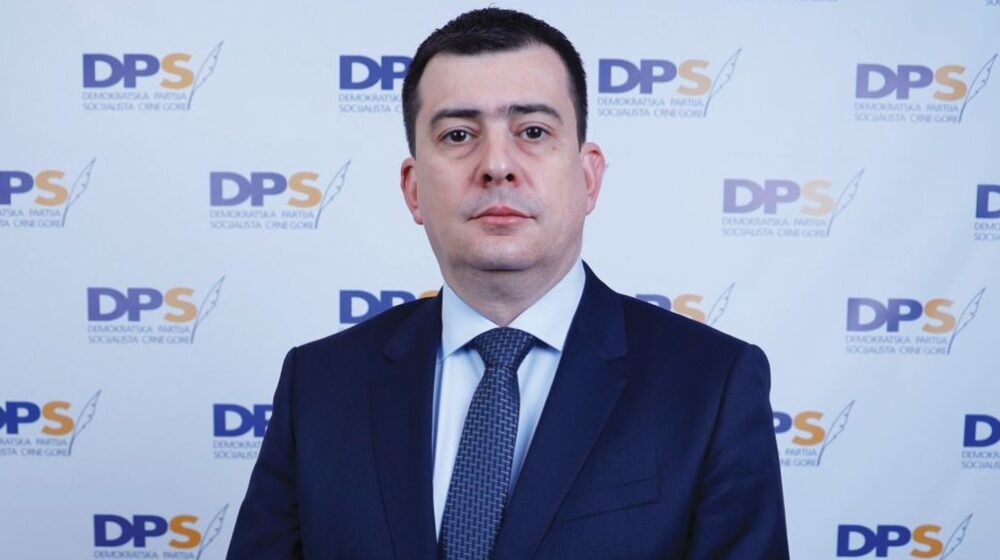 Radman: Odakle Vukadinoviću da 54,5 odsto podržava ustoličenje na Cetinju 1