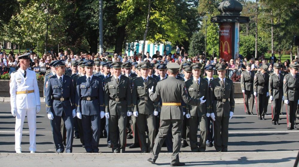 Kreni-Promeni: U Srbiji se oficiri sklanjaju pred stranačkim šatorima 1