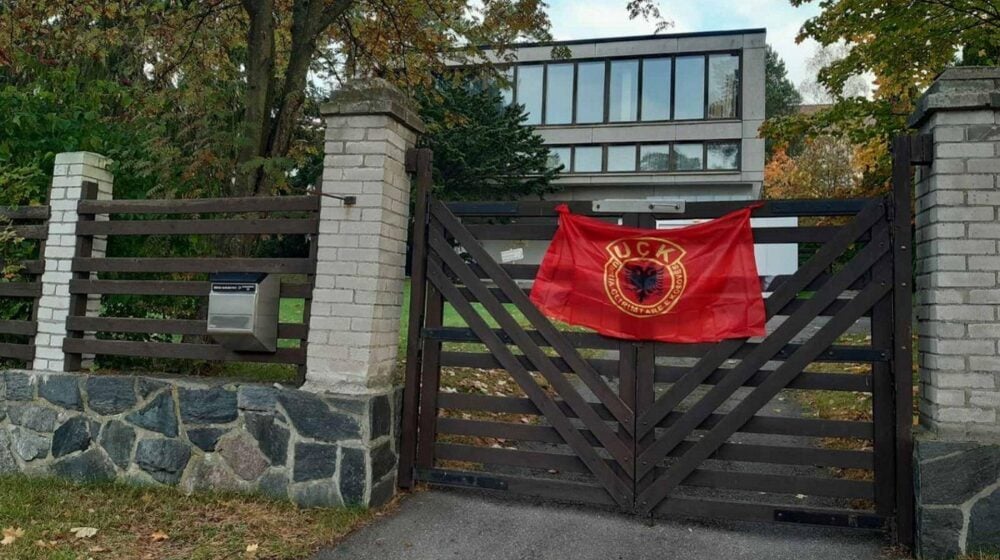 Ministarstvo spoljnih poslova osudilo isticanje zastave OVK na Ambasadi Srbije u Finskoj 1