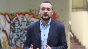 Kako su SNS i SPS tako brzo sakupili potpise građana za svoje liste? 1