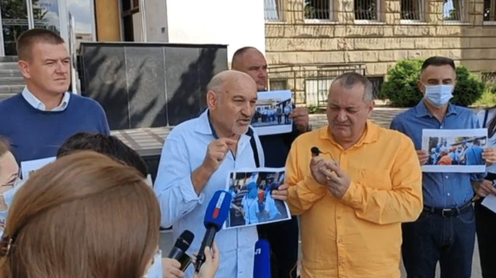 DS ispred Tužilaštva: Ovo su slike 'klovnova' koji su napali opozicionare u Vladimirovcima (VIDEO) 1