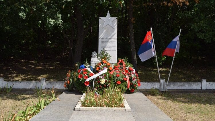 Odavanjem počasti crvenoarmejcima u Kragujevcu obeležen Dan završetka Drugog svetskog rata 1
