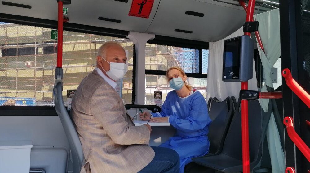 Vesić: Nije moguće iskontrolisati mere u javnom prevozu i svakom lokalu 1