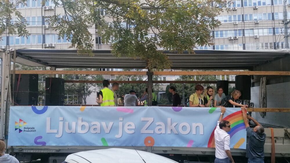 Mirno pred Prajd, kordon policije na Terazijama 4