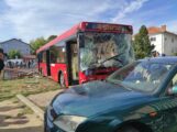Autobus uleteo u dečje igralište u Zemunu, šest osoba povređeno, devojčica na intenzivnoj nezi (FOTO, VIDEO) 4