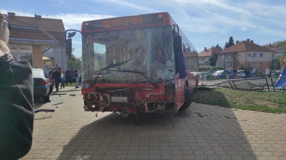 MUP: Uhapšen sedamdesetdvogodišnji vozač autobusa koji je uleteo na igralište u Zemunu 1