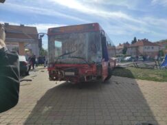 Autobus uleteo u dečje igralište u Zemunu, šest osoba povređeno, devojčica na intenzivnoj nezi (FOTO, VIDEO) 6