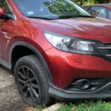 Isečene gume na automobilu člana Saveta MZ Liman Vladimira Ilića 5