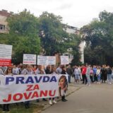 Protest ispred niškog Suda: Porodica nastradale devojke traži sudski epilog i maksimalnu kaznu 10