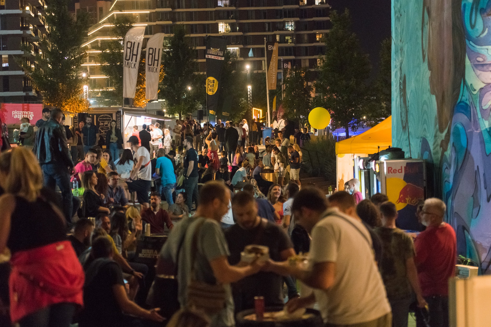 Završen prvi festival burgera Burgeraj u Beogradu 2 Završen prvi festival burgera Burgeraj u Beogradu 2