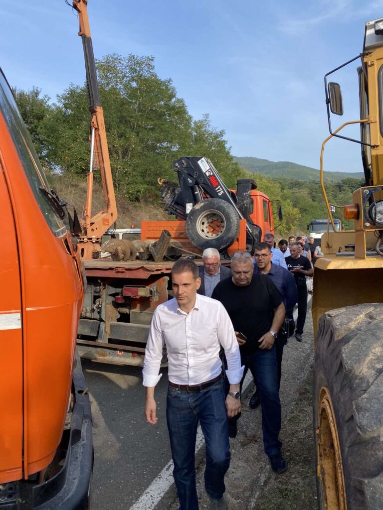 Jovanović i bivši komandant odbrane Košara obišli Jarinje 2