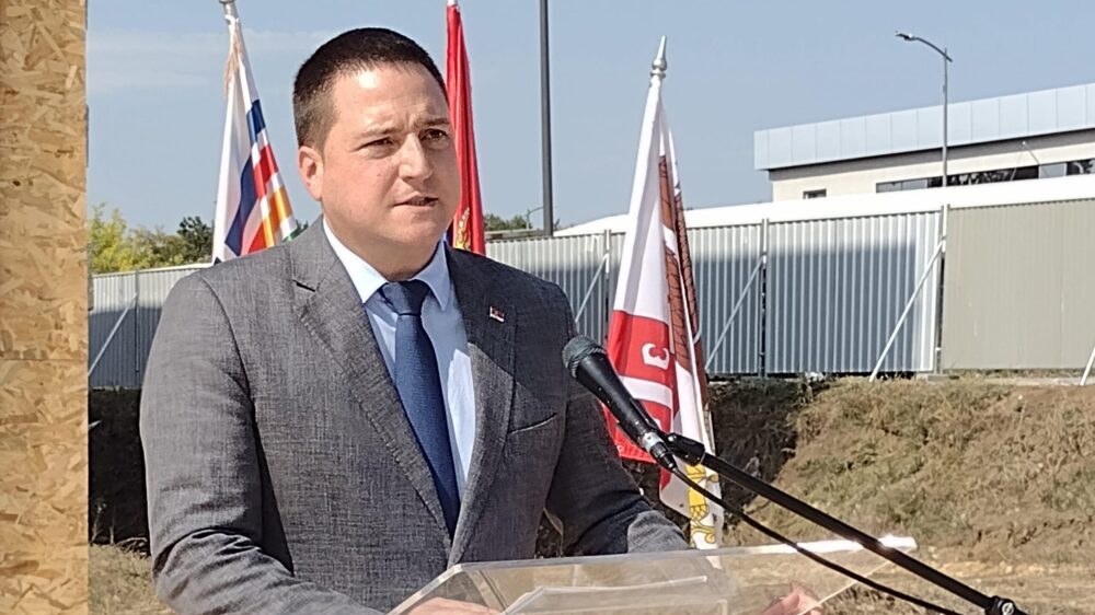 Plate u prosveti od 2012. povećane i do 69 odsto - Društvo - Dnevni ...