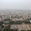 Rekordna 52 stepena u Nju Delhiju – deca padaju u nesvest, lekari na biralištima 9
