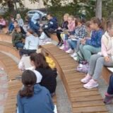 U OŠ "Branko Radičević" u K. Mitrovici nastavljen protest roditelja zbog online nastave (VIDEO) 5