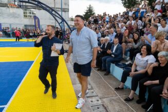 Otac Tijane Bošković, Ljupko Bošković Mozzart najboljoj odbojkašici sveta poklonio teren 2