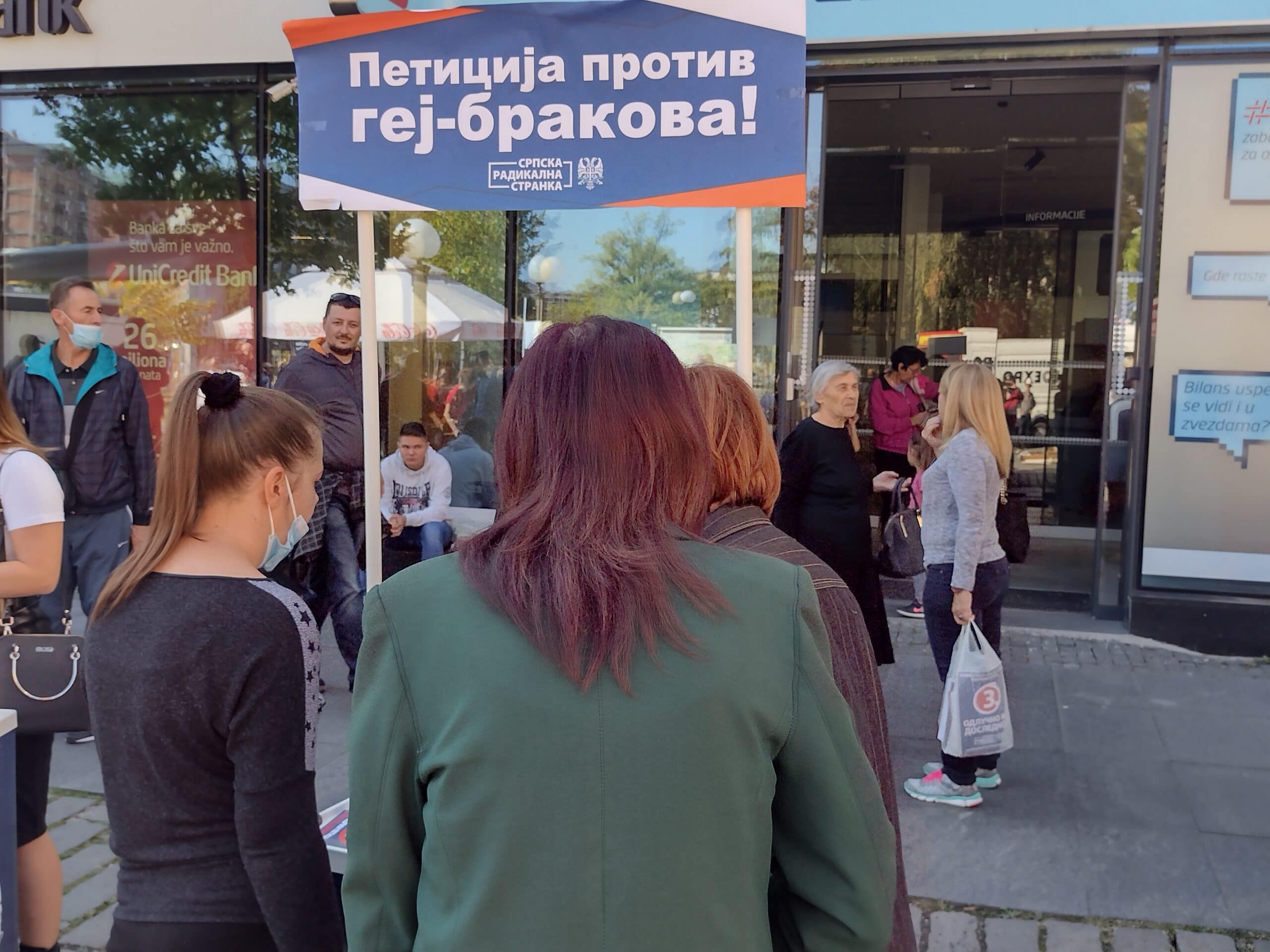 Šešelj delio knjige u Kragujevcu, organizovana peticija SRS-a protiv gej-brakova 2