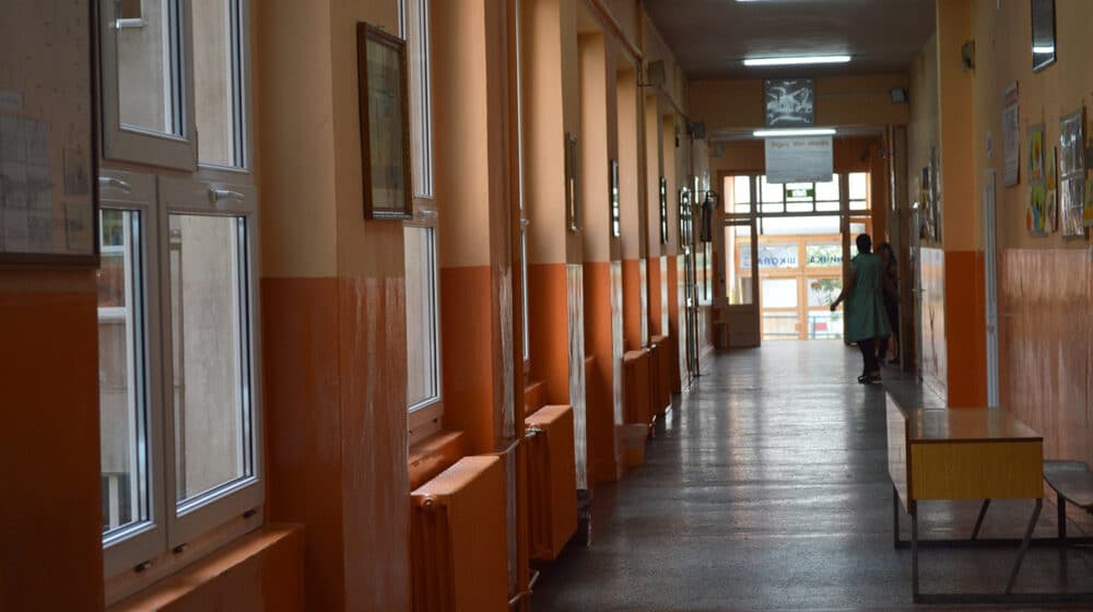 Sindikat obrazovanja Srbije traži povlačenje više zakona iz skupštinske procedure 1