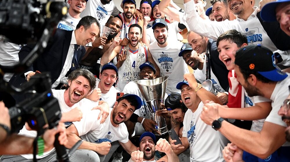 Trojka opasno preti Efesu 1