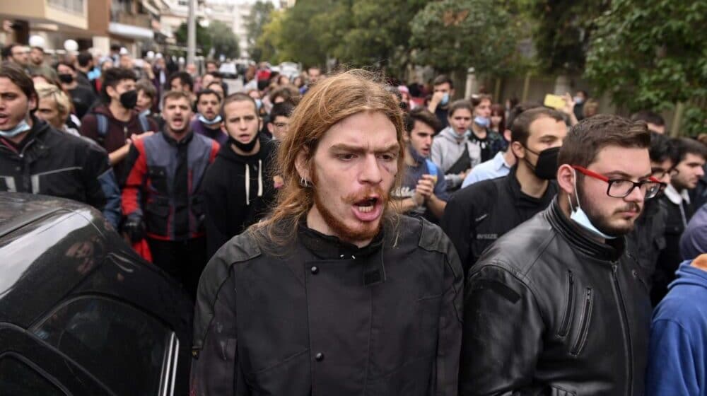 Grčka policija uhapsila više desetina mladih posle napada desničara na levičarski skup 1