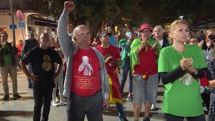 Nekoliko stotina građana okupilo se na skupu Svenarodni crnogorski zbor u Cetinju 1