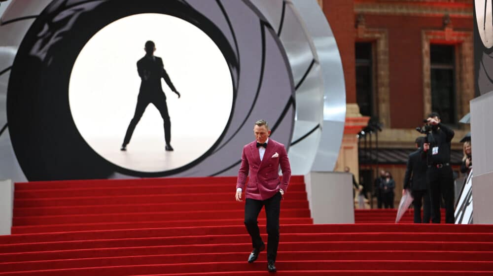 Glumci, predstavnici kraljevske porodice na premijeri novog filma o Džejmsu Bondu (FOTO) 1