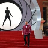 Glumci, predstavnici kraljevske porodice na premijeri novog filma o Džejmsu Bondu (FOTO) 14