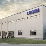 Pokret za preokret: SNS prinudno skupljaju ljude za otvaranje fabrike Leoni 1