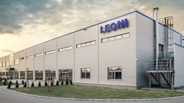Pokret za preokret: SNS prinudno skupljaju ljude za otvaranje fabrike Leoni 1