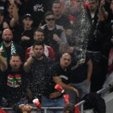 Sterling i Belingem mete rasističkih uvreda, gađali ih čašama i bakljama 5