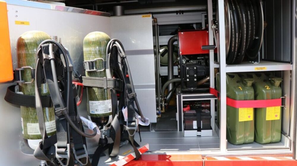 Opština Kladovo ustupila vatrogascima vozilo i prateću opremu 1