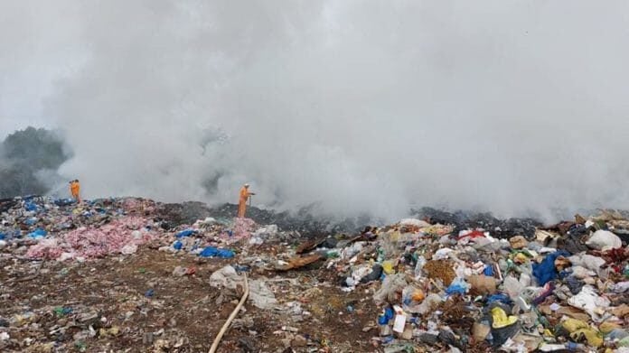 Zaječar: Požar na deponiji Halovo, nesnosan dim širi se okolnim naseljima 1